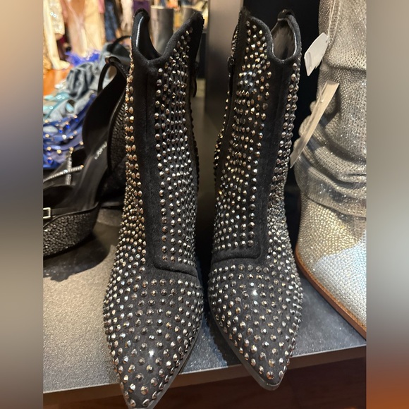 Very G Shoes - Very G Black Studded Heeled Boots